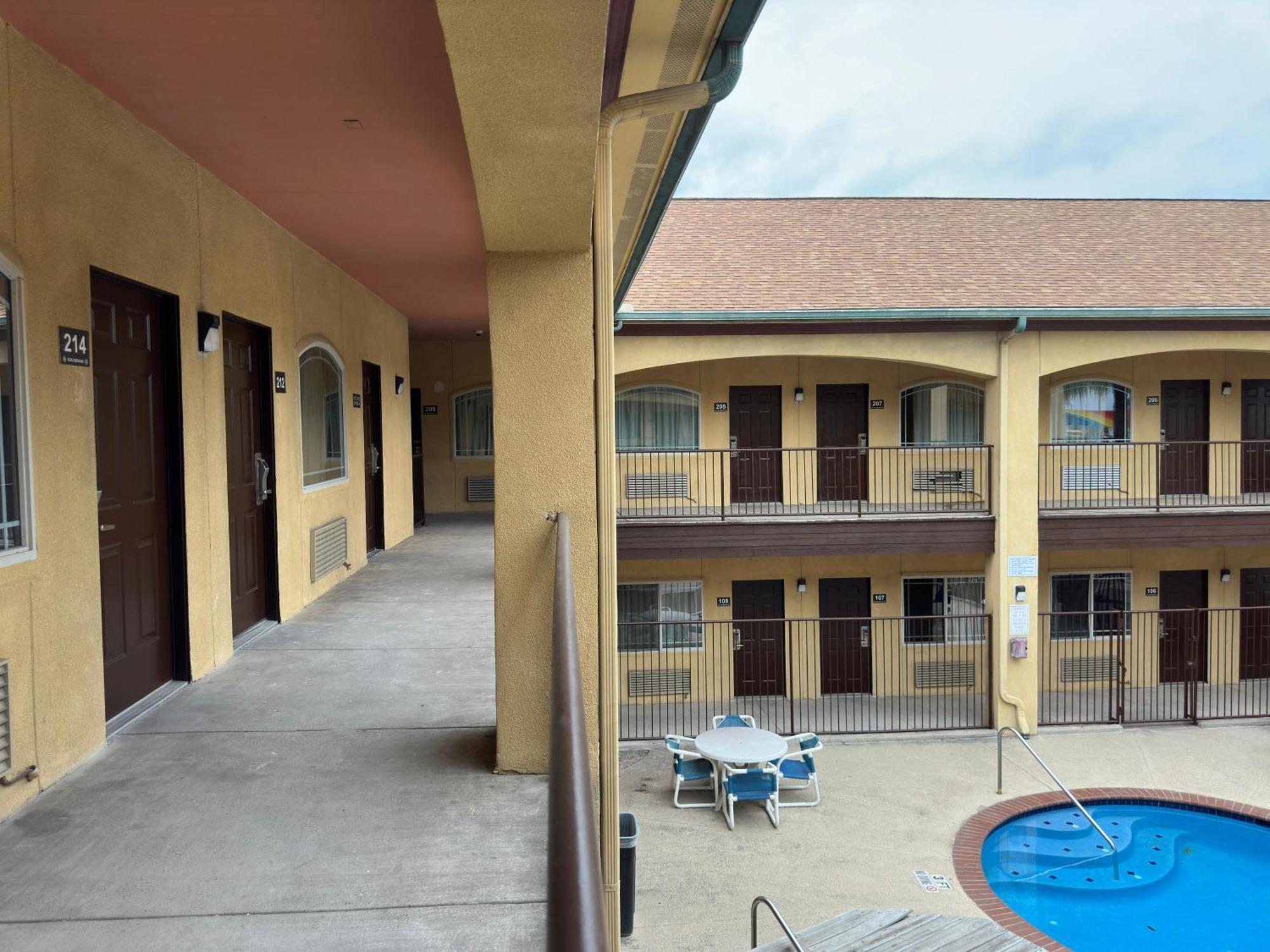 Texas Inn&Suites Edinburg Exterior foto